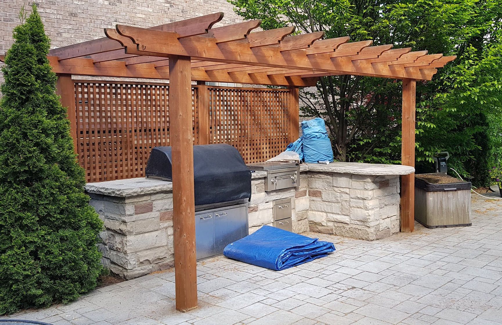 Pergola with outdoor kitchen